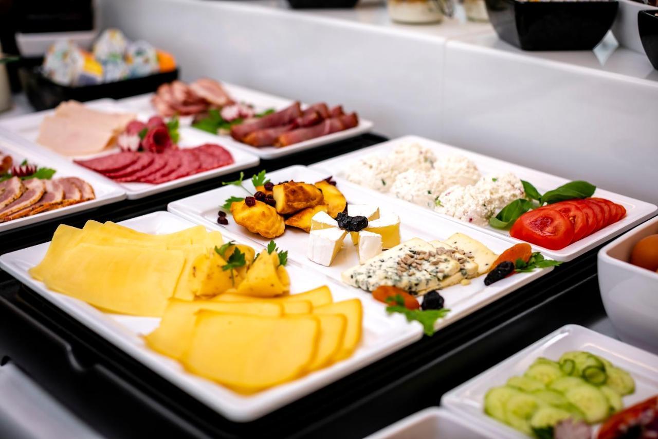 阿马尔科酒店 Środa Wielkopolska 外观 照片