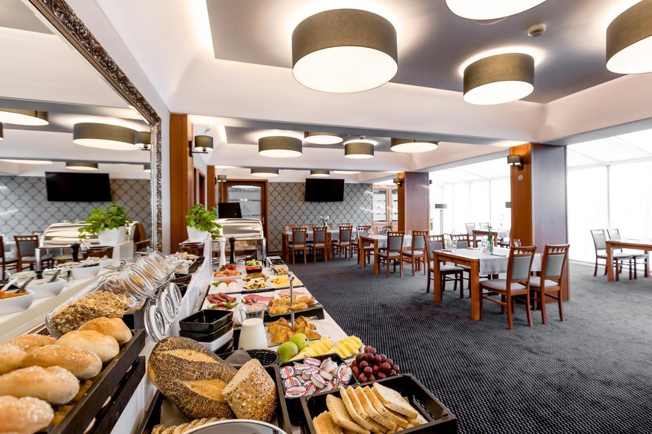阿马尔科酒店 Środa Wielkopolska 外观 照片